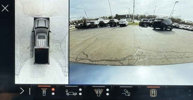 Vehicle image 32 of 40