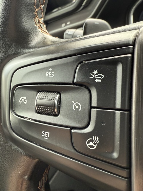 Vehicle image 38 of 40