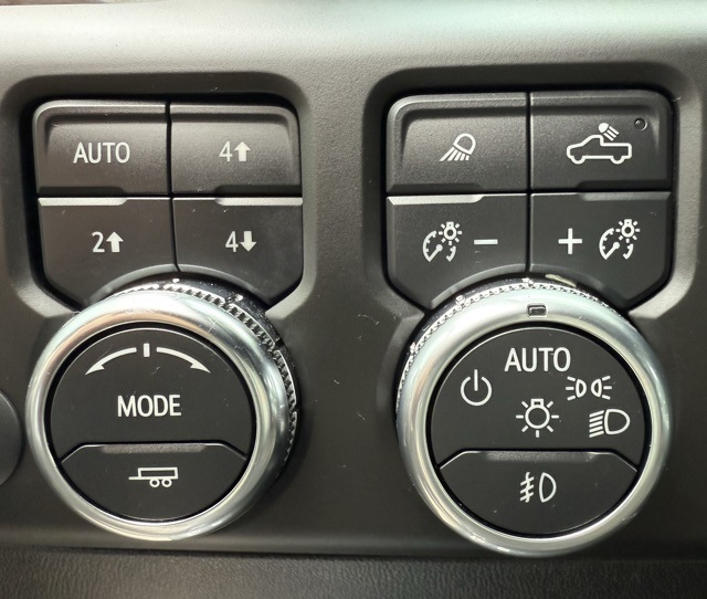 Vehicle image 34 of 40