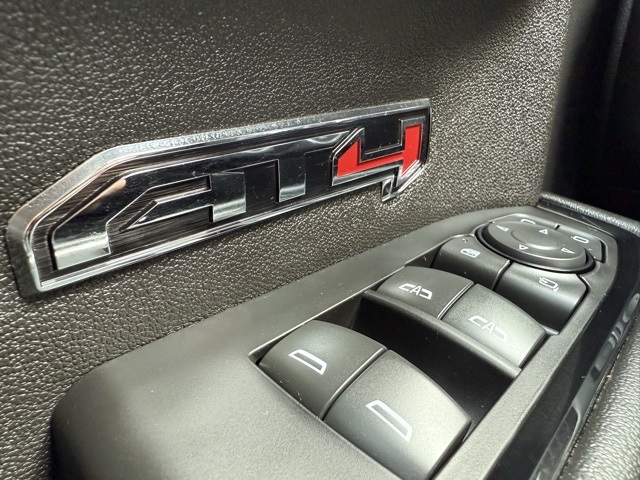 Vehicle image 36 of 40