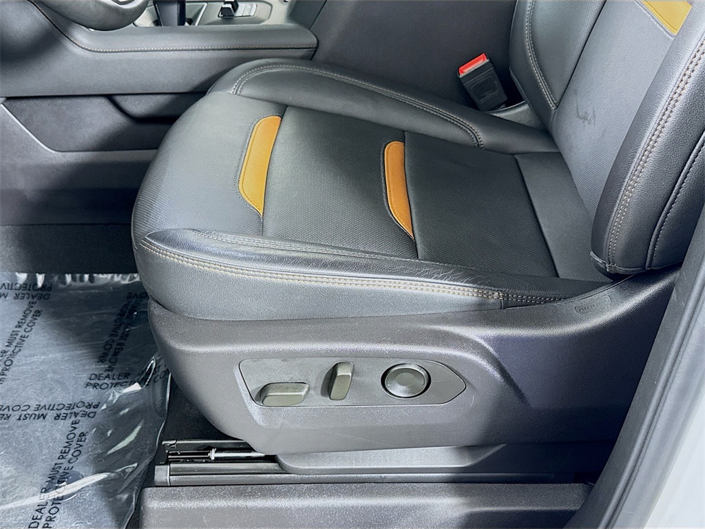 Vehicle image 20 of 33