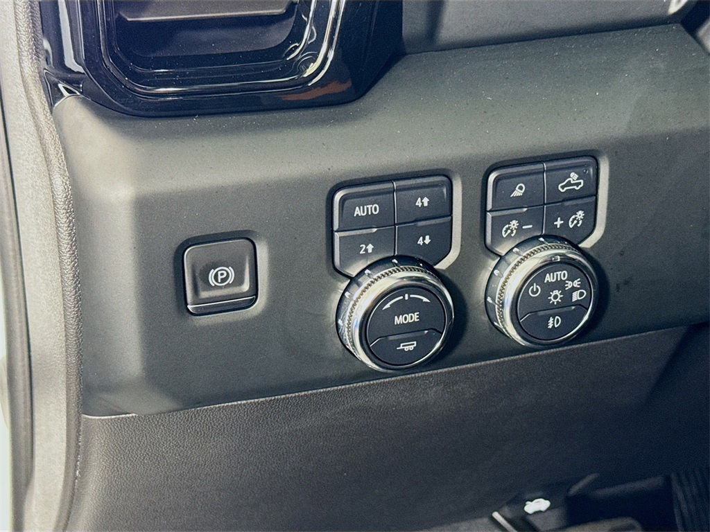 Vehicle image 10 of 33