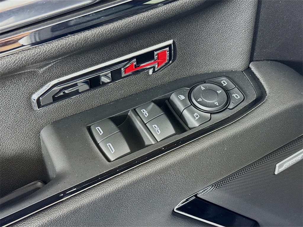 Vehicle image 18 of 33