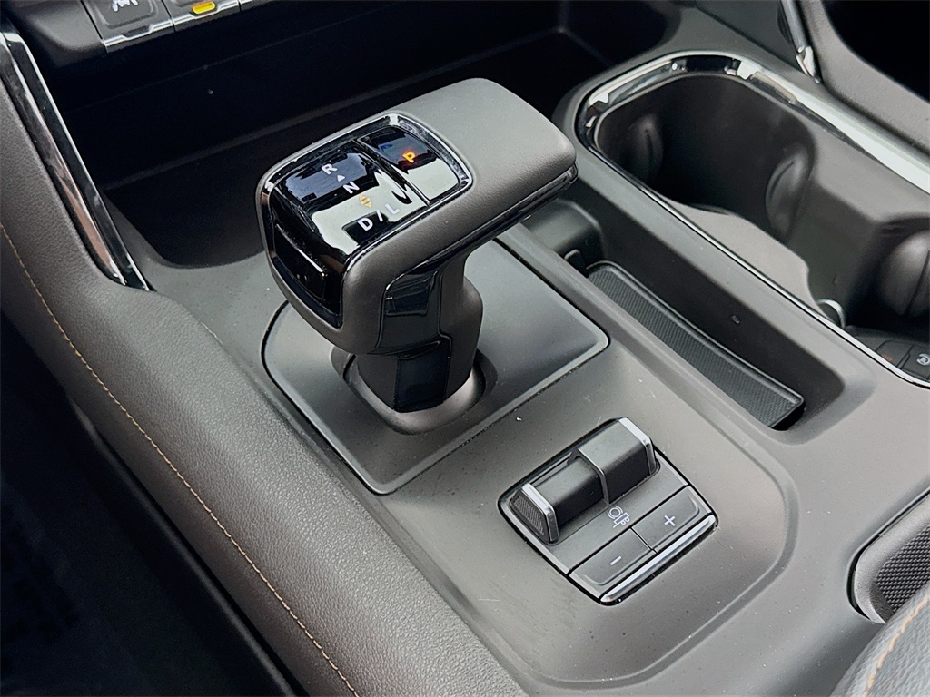 Vehicle image 17 of 33