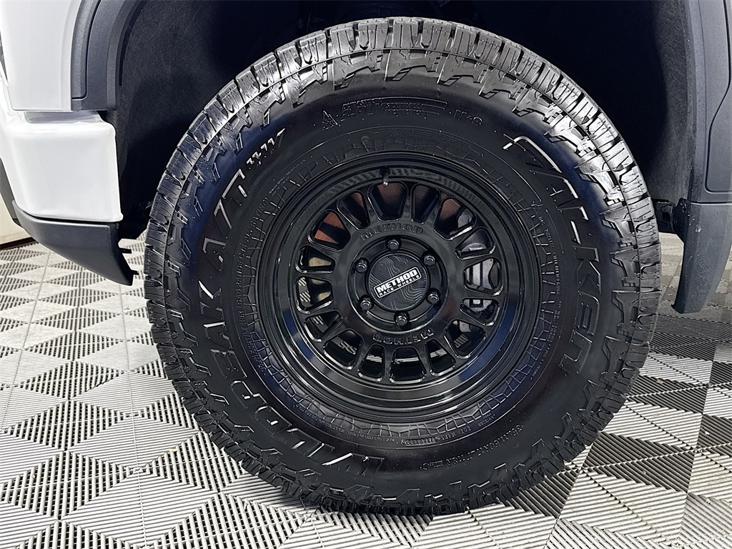 Vehicle image 32 of 33