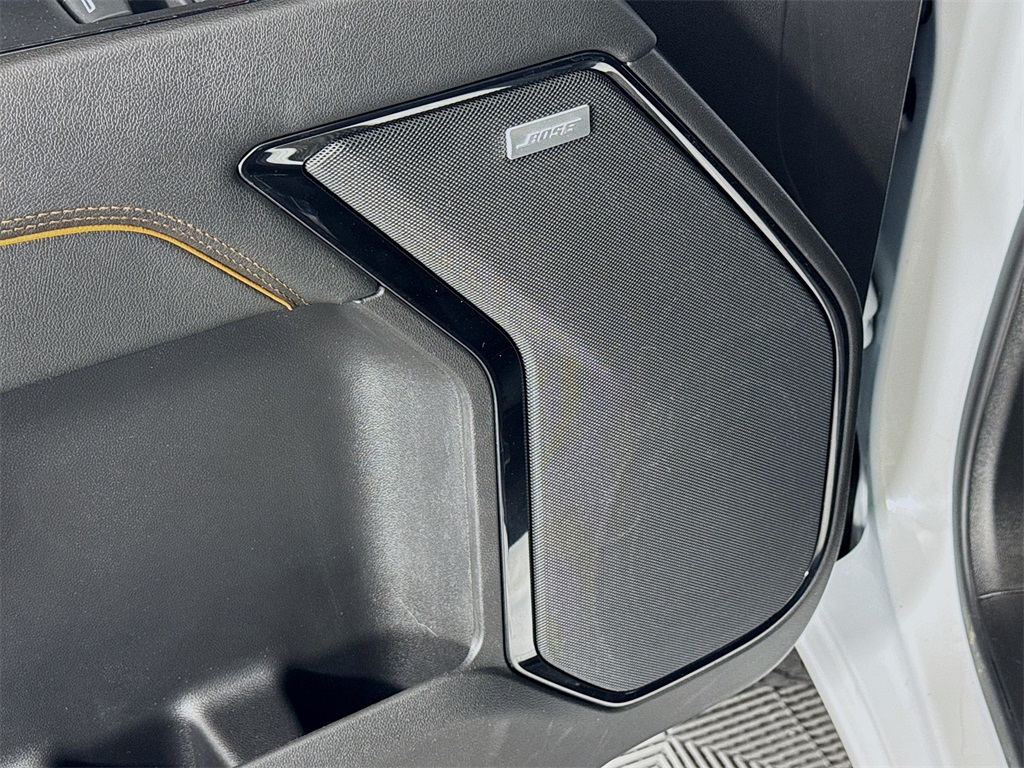 Vehicle image 19 of 33