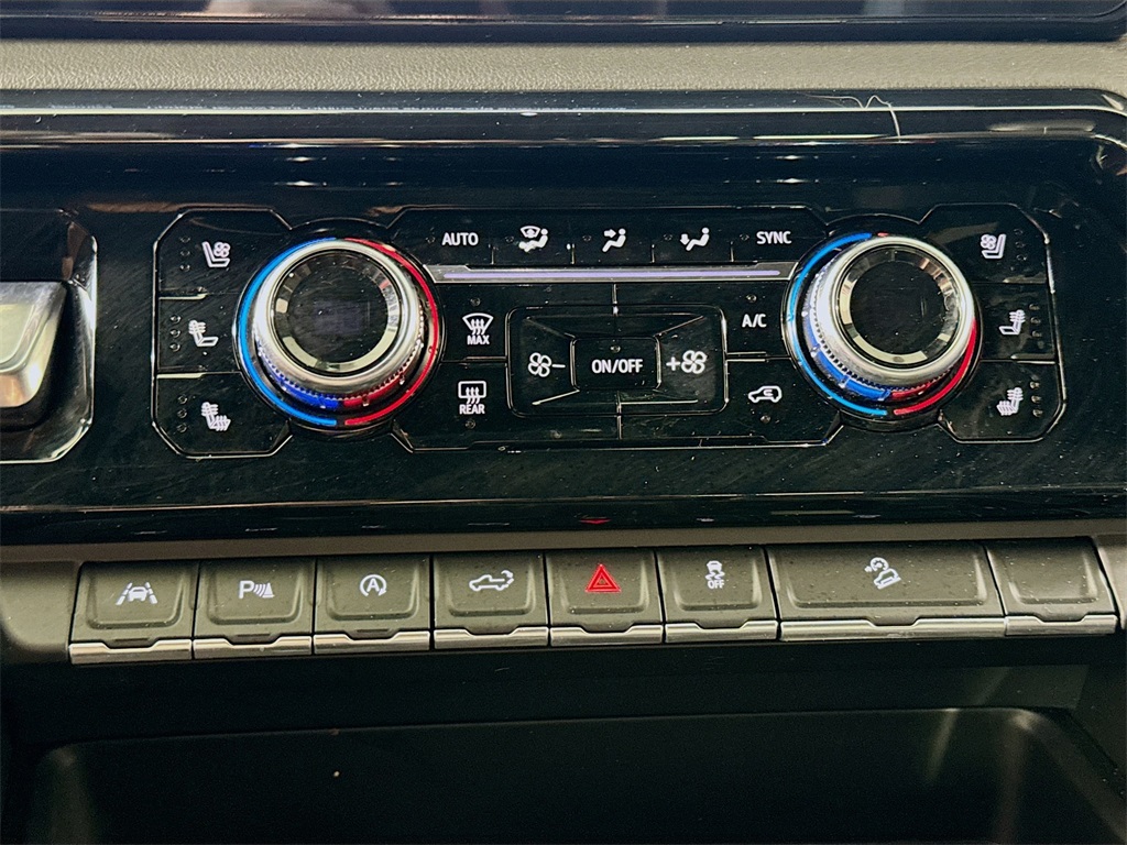 Vehicle image 16 of 33