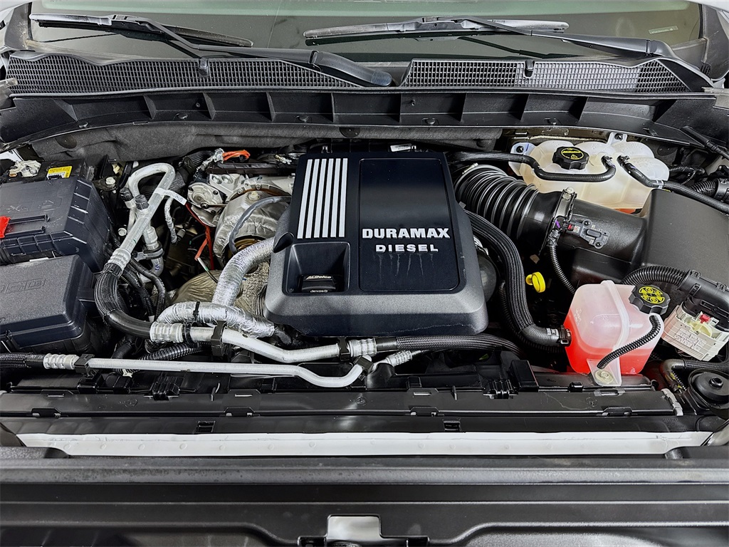 Vehicle image 31 of 33