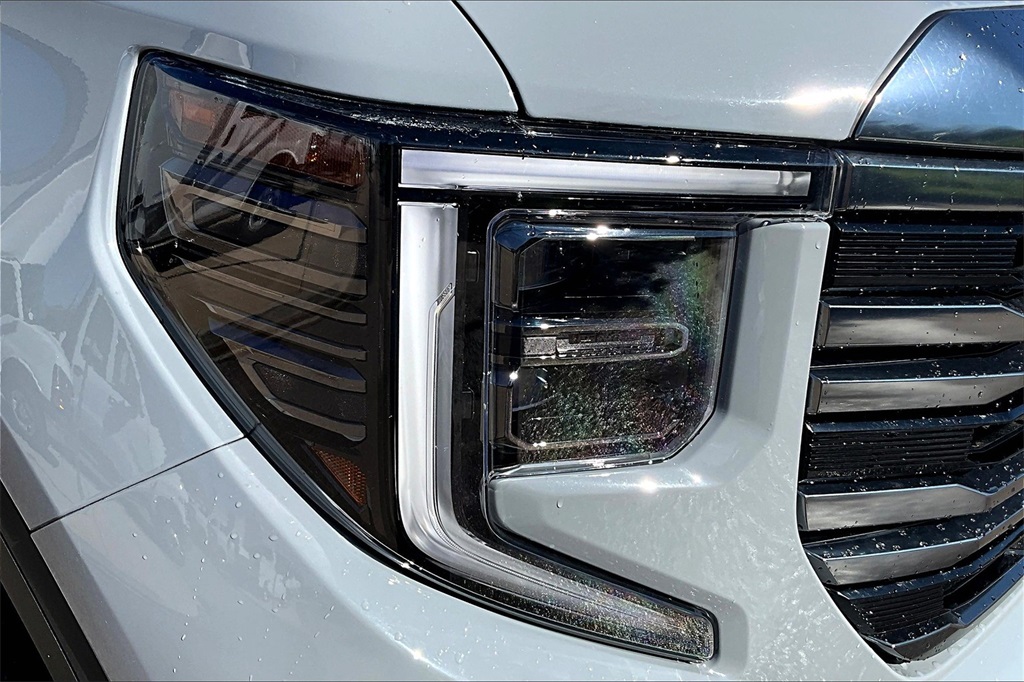 Vehicle image 24 of 37