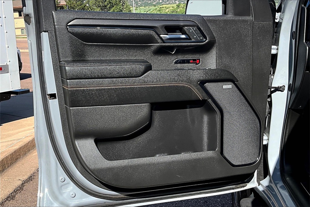 Vehicle image 32 of 37