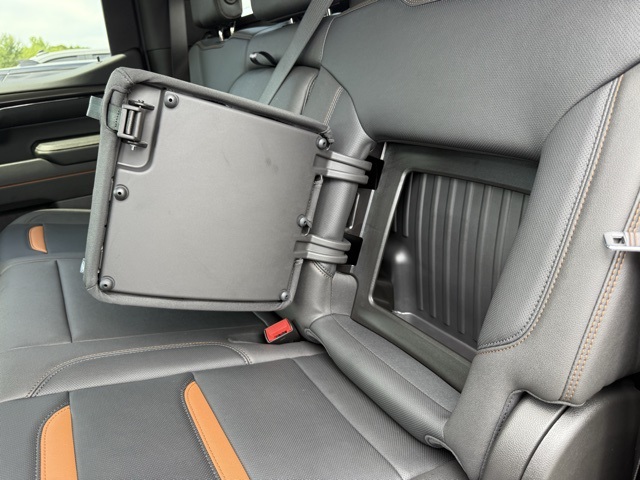 Vehicle image 15 of 43