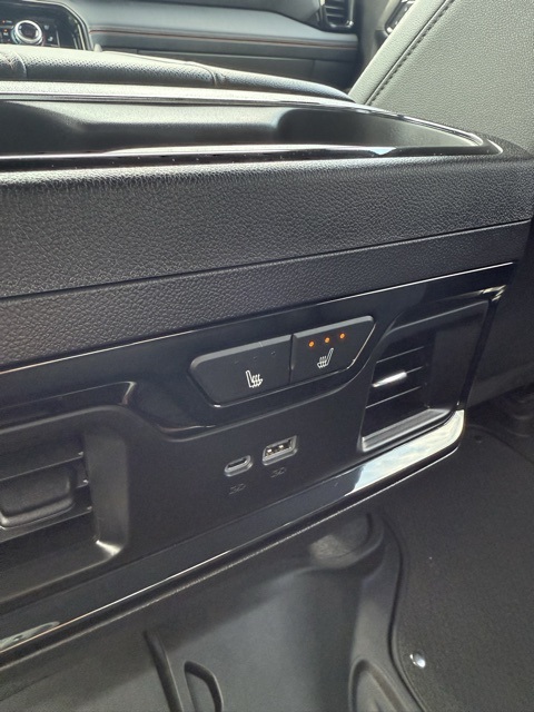 Vehicle image 31 of 43