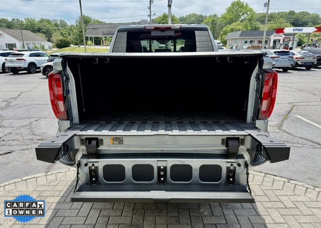 Vehicle image 10 of 43