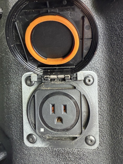 Vehicle image 32 of 43