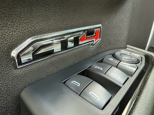 Vehicle image 26 of 43