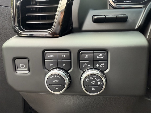 Vehicle image 37 of 43