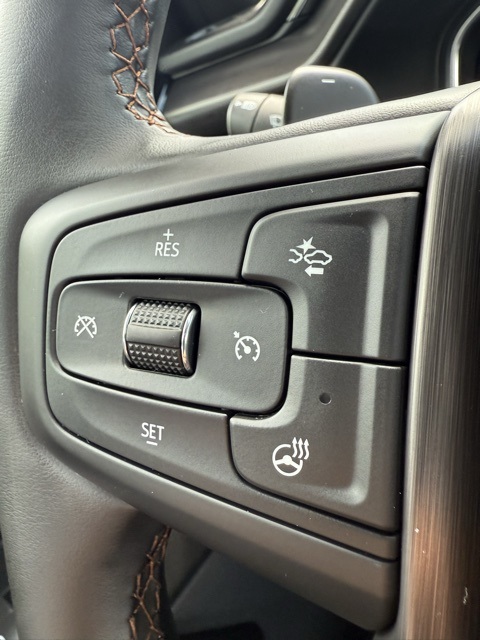 Vehicle image 34 of 43