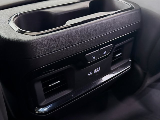 Vehicle image 19 of 23