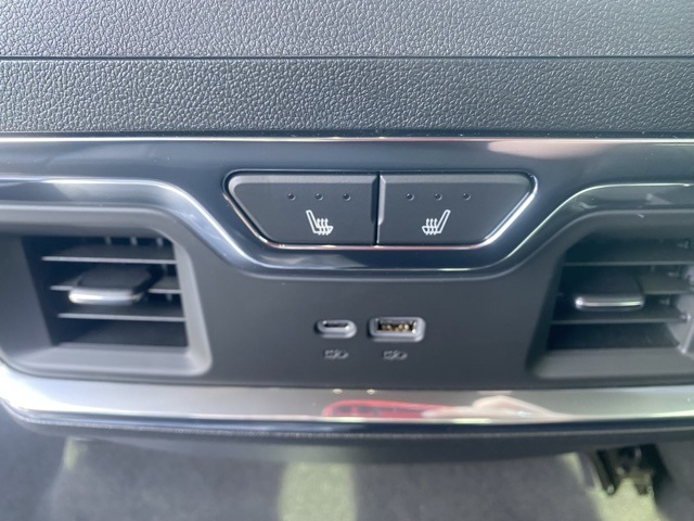 Vehicle image 19 of 36