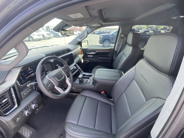 Vehicle image 17 of 36