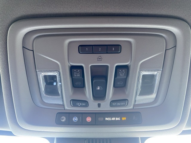 Vehicle image 34 of 36
