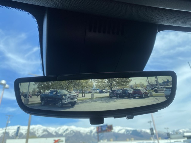 Vehicle image 33 of 36