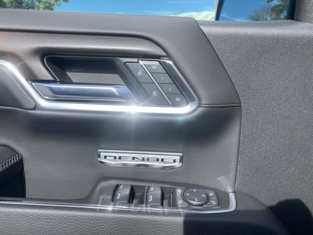 Vehicle image 21 of 36