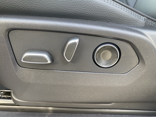 Vehicle image 24 of 36