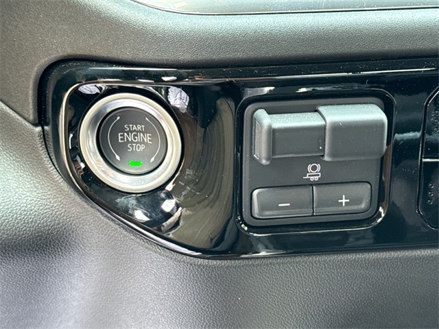 Vehicle image 21 of 30