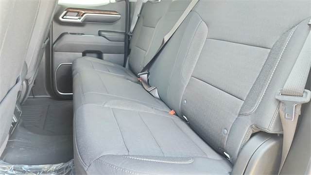 Vehicle image 29 of 40