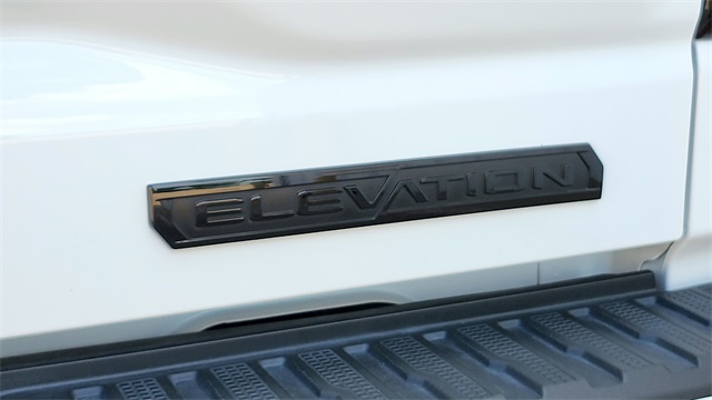 Vehicle image 37 of 40