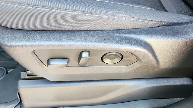 Vehicle image 26 of 40