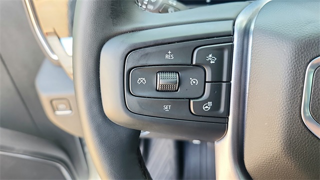 Vehicle image 25 of 40