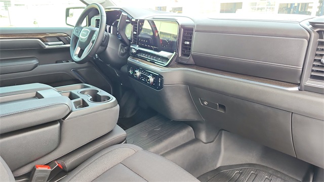Vehicle image 31 of 40