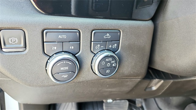 Vehicle image 23 of 40