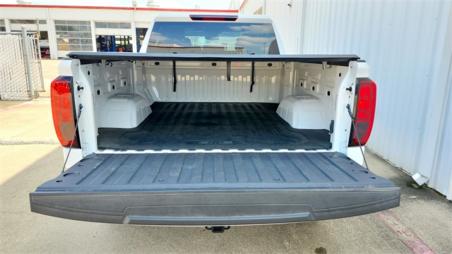 Vehicle image 36 of 40
