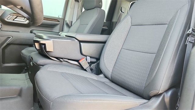Vehicle image 10 of 40