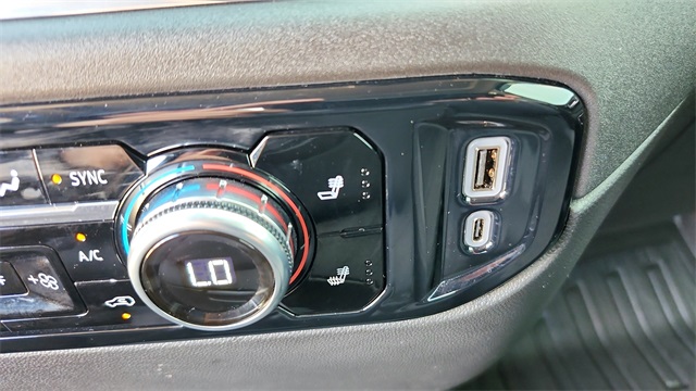 Vehicle image 18 of 40