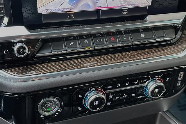 Vehicle image 16 of 19