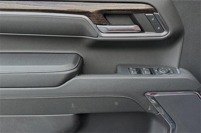 Vehicle image 8 of 19