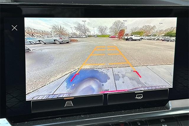 Vehicle image 15 of 19