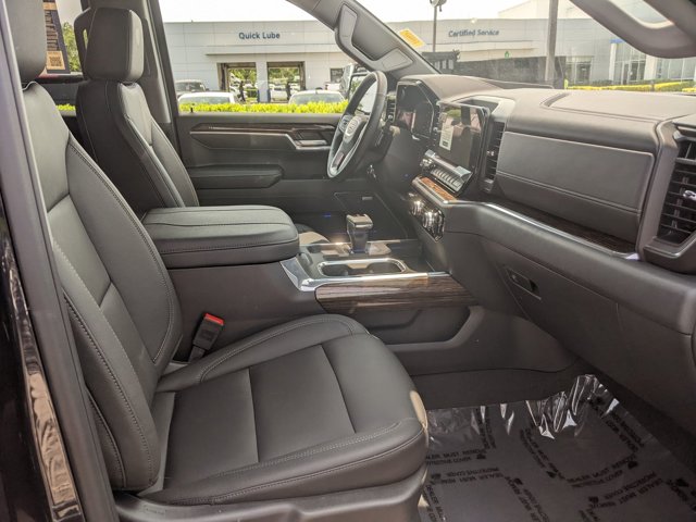 Vehicle image 21 of 35