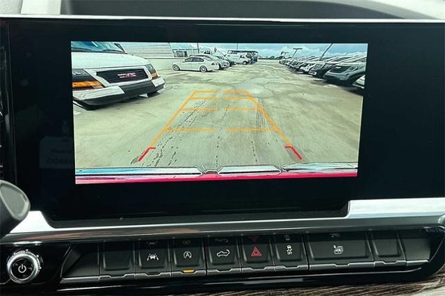 Vehicle image 18 of 32