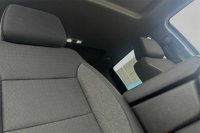 Vehicle image 27 of 32