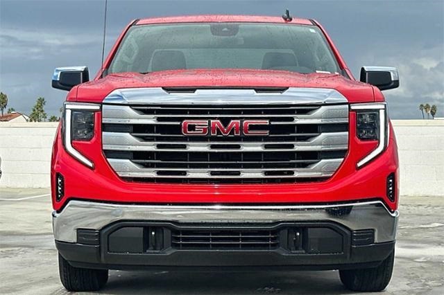 Vehicle image 2 of 32