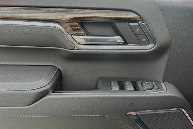 Vehicle image 20 of 32