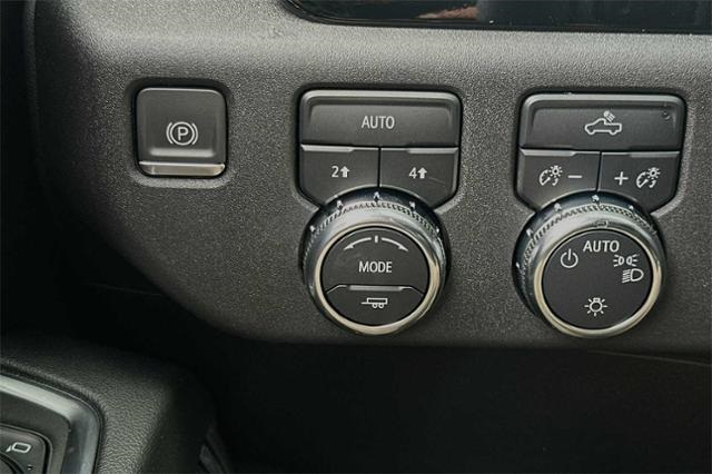 Vehicle image 25 of 32