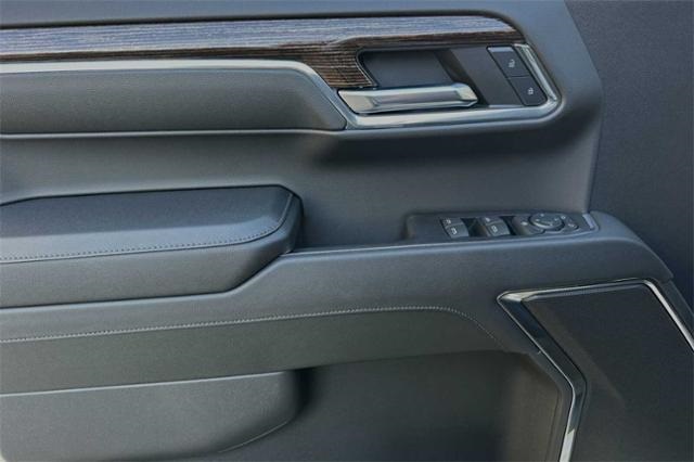 Vehicle image 21 of 31