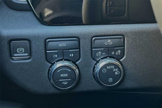Vehicle image 25 of 31