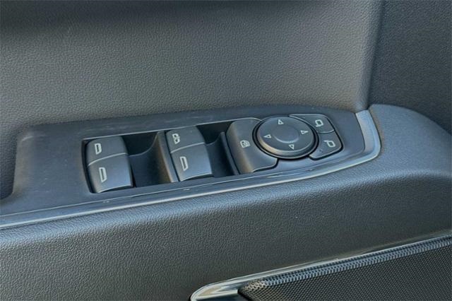 Vehicle image 26 of 31